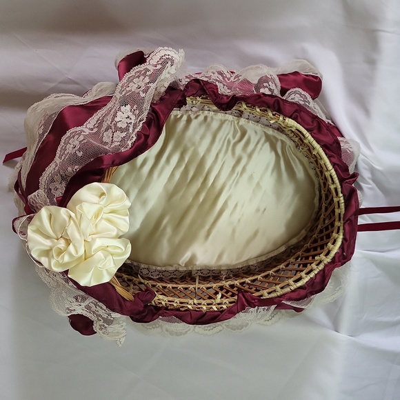 Baby Doll Basinette Crib Wicker satin lace vintage 1990s good condition 13" - Picture 4 of 15